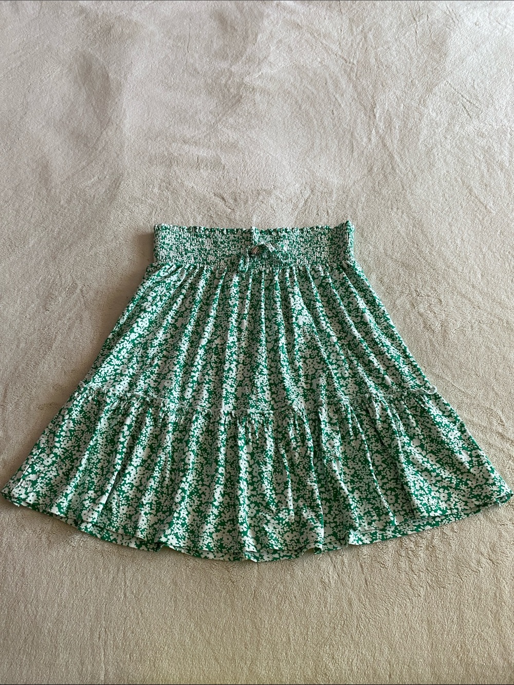 Suzy Shier Green & White Floral Smocked Mini Skirt – NWT
